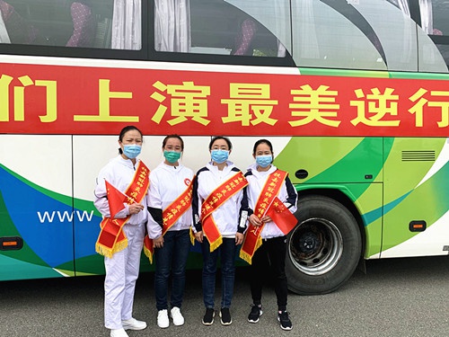 4人合影_副本.jpg